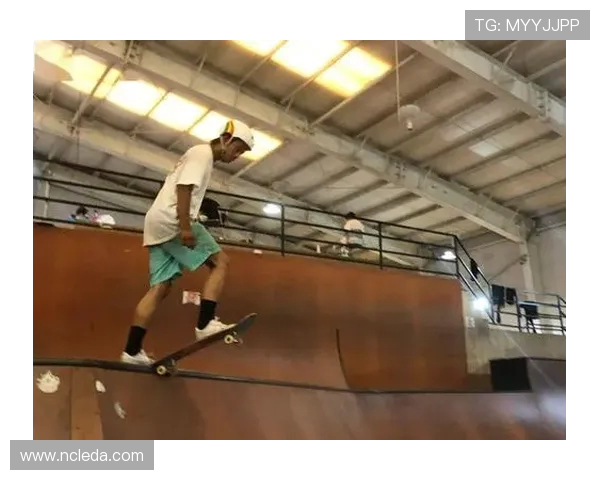 南京滑板队的整体压制体系与滑板战术的深度解析与实践探讨 南京滑板队的整体压制体系与滑板战术的深度解析与实践探讨