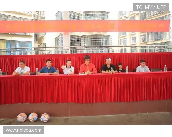 重庆篮球队的团队协作揭秘：巨星背后的默契与拼搏精神