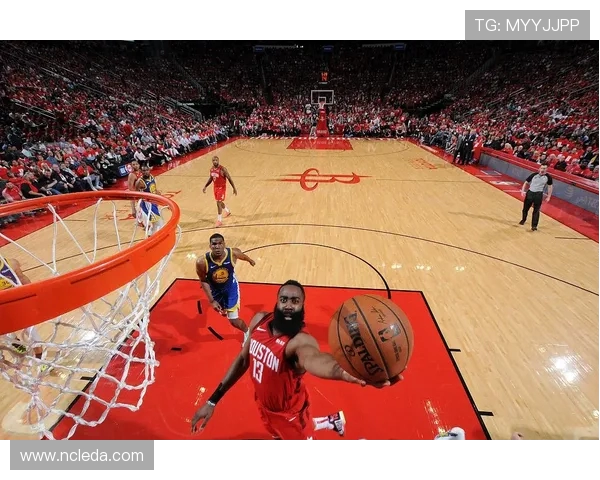 因戈尔施与德累斯顿激战正酣球迷期待精彩对决与精彩进球 因戈尔施与德累斯顿激战正酣球迷期待精彩对决与精彩进球