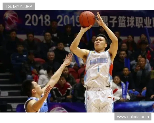 李根的篮球之路:从青涩少年到职业赛场的辉煌蜕变与奋斗历程 李根的篮球之路:从青涩少年到职业赛场的辉煌蜕变与奋斗历程